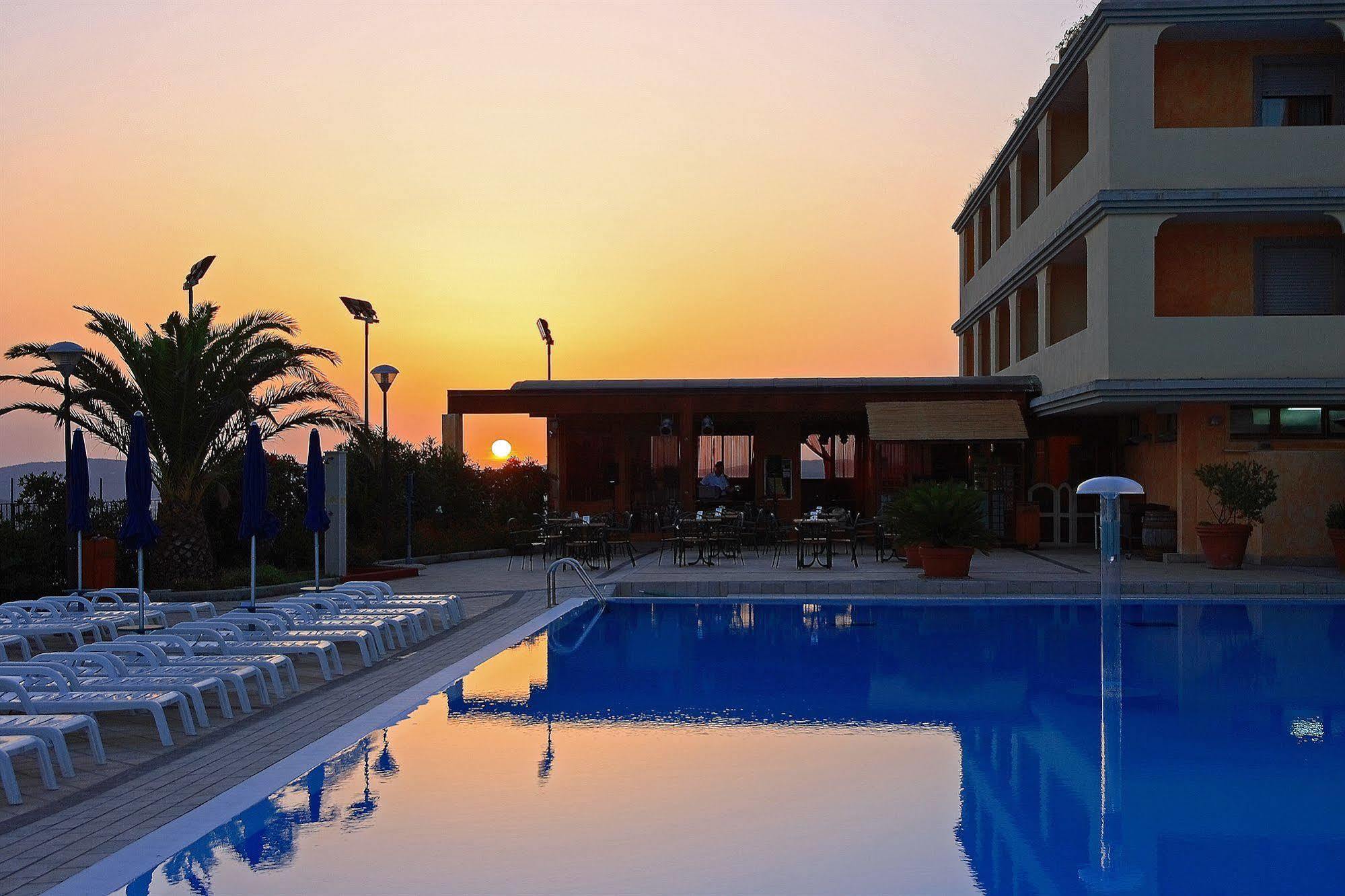 Borgo Saraceno Hotel-Residence Санта-Тереза-Галлура Екстер'єр фото