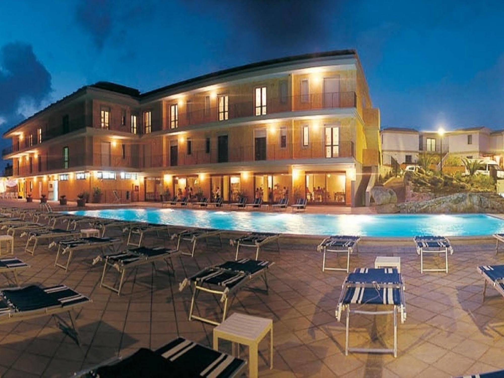 Borgo Saraceno Hotel-Residence Санта-Тереза-Галлура Екстер'єр фото